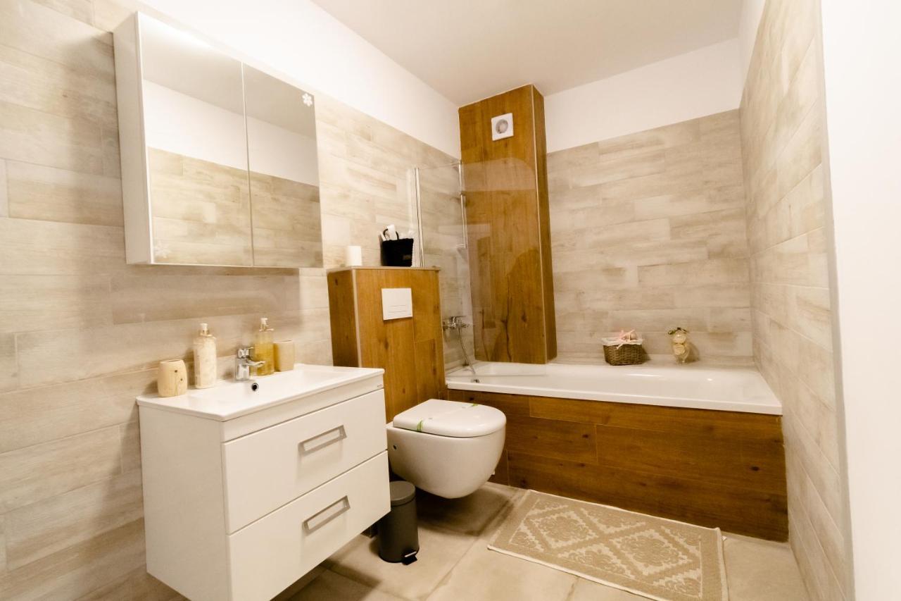 Appartement Transylvanian Apt. W/ Lrg. Terrace And Parking - Karpatenhaus