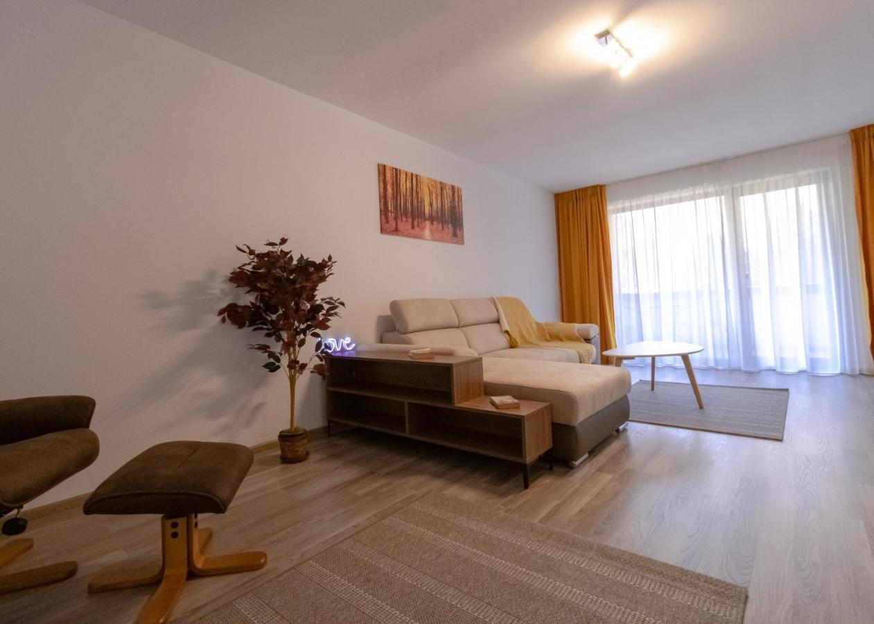 Transylvanian Apt. W/ Lrg. Terrace And Parking - Karpatenhaus Braşov