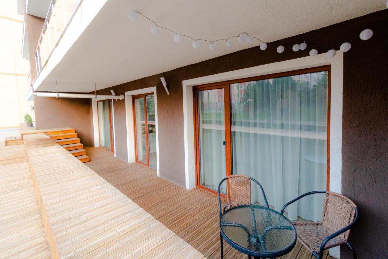 Transylvanian Apt. W/ Lrg. Terrace And Parking - Karpatenhaus Appartement