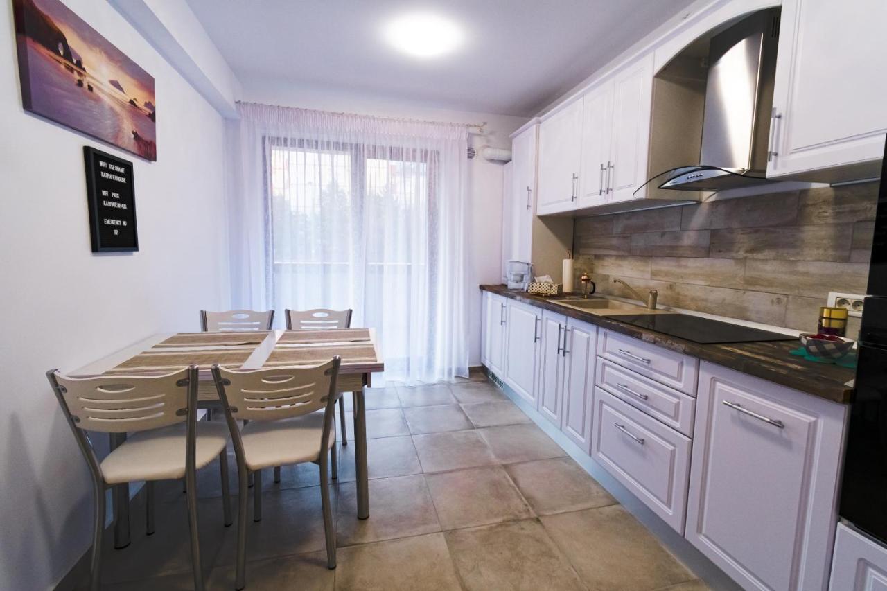 Transylvanian Apt. W/ Lrg. Terrace And Parking - Karpatenhaus Appartement *